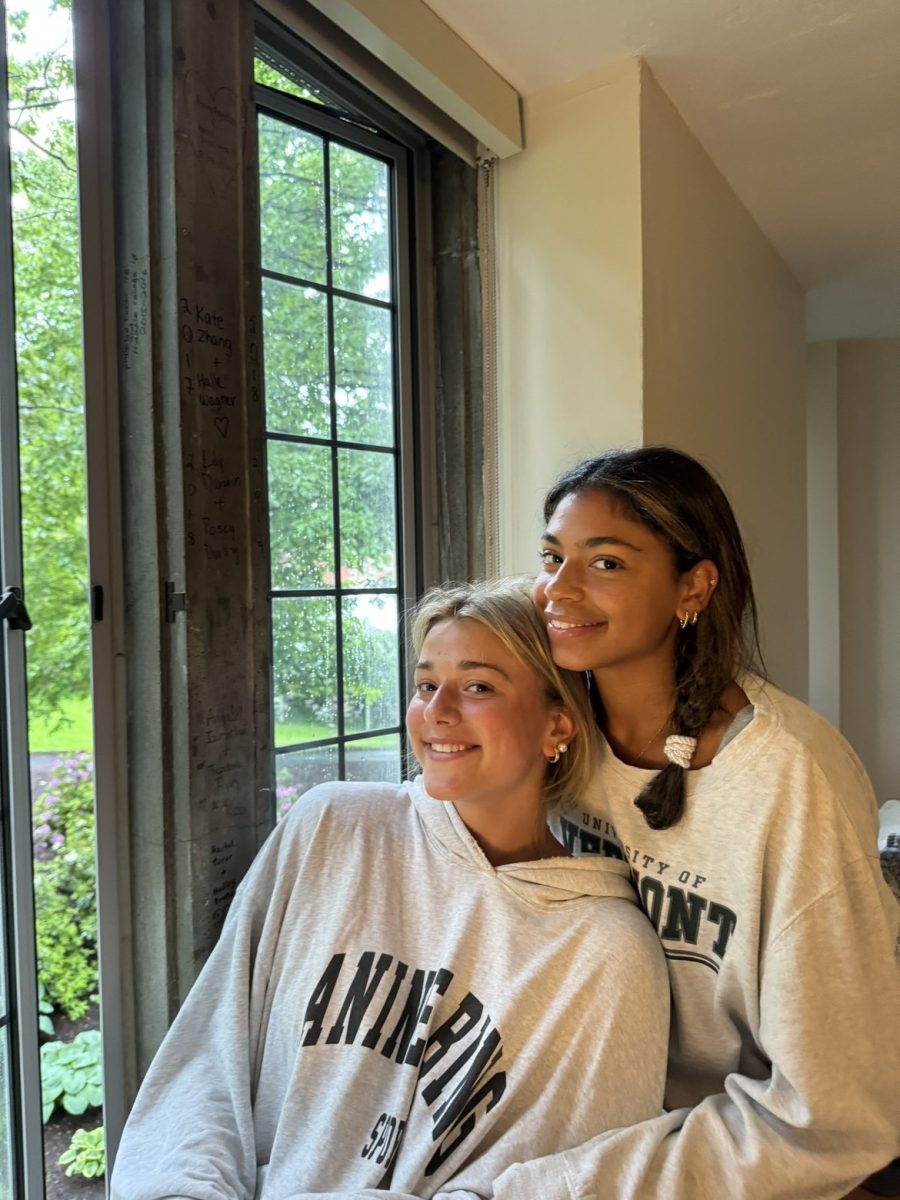 Alexa Blaha and Sofia Smith 